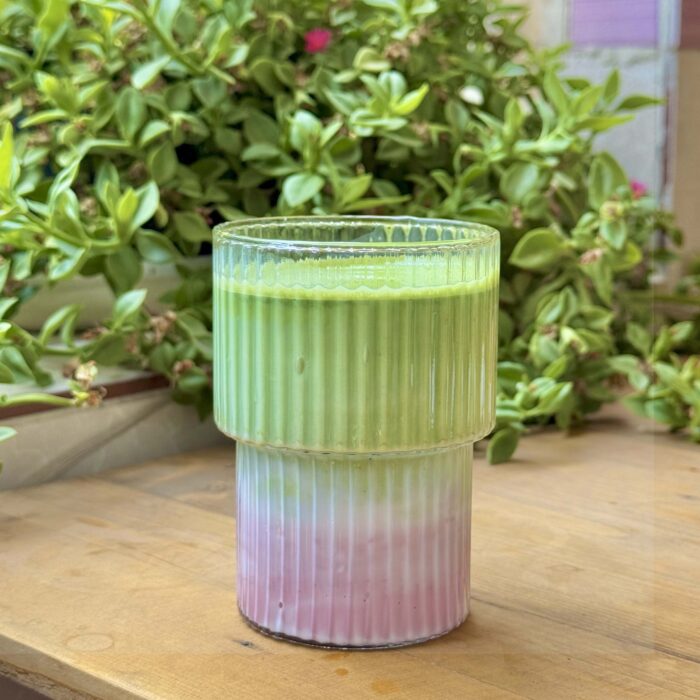 لیوان شیشه‌ای شیاردار پایه باریک - تصویر 1