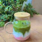 لیوان پیرکس درب بامبو مدل B به همراه نی