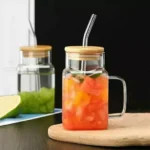 لیوان پیرکس دسته‌دار مکعبی درب بامبو به همراه نی - تصویر 2