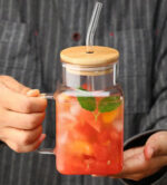 لیوان پیرکس دسته‌دار مکعبی درب بامبو به همراه نی - تصویر 3